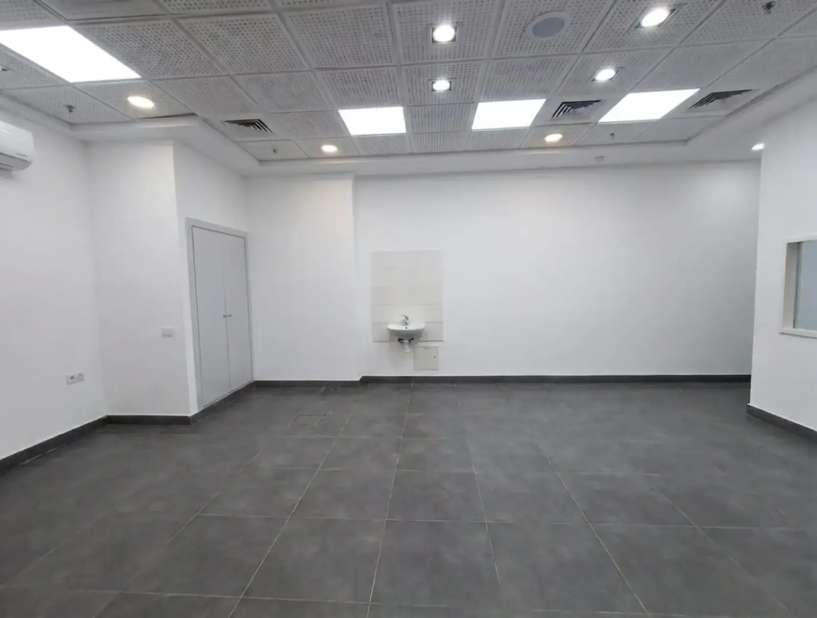 מסחר להשכרה 330 מ"ר במרכז העיר תמונה 2