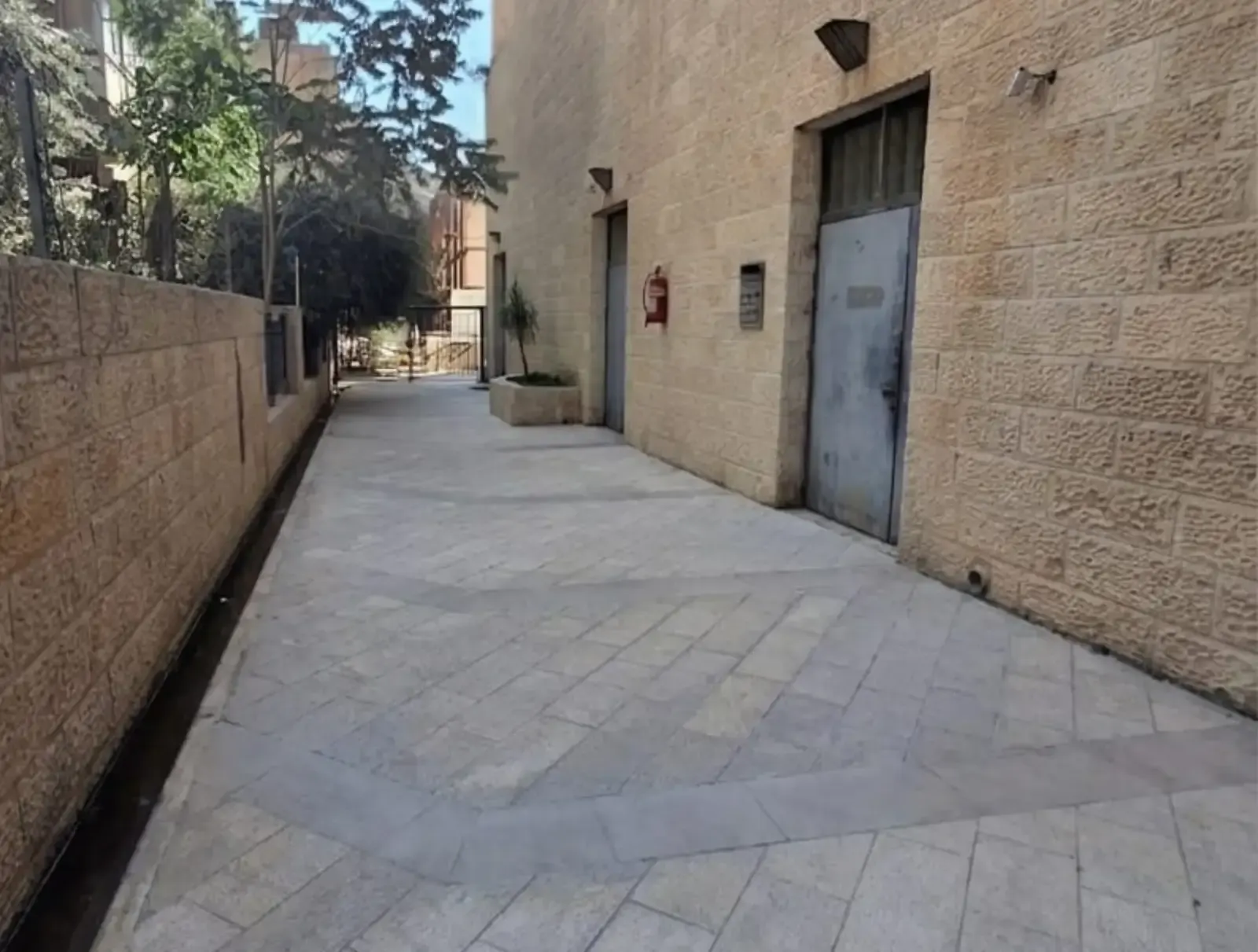 מסחר להשכרה 330 מ"ר במרכז העיר תמונה 4